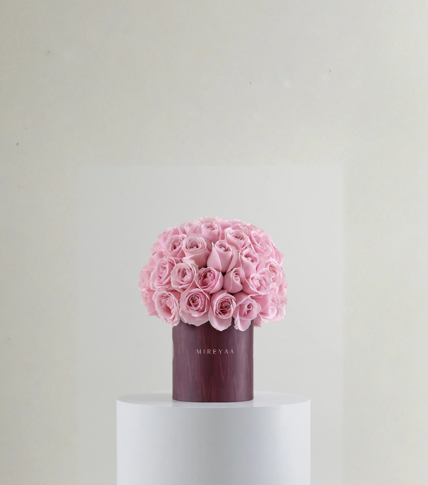 Front view of soft pink roses in Mireyaa Classic Hat Box — colour variant by Mireyaa